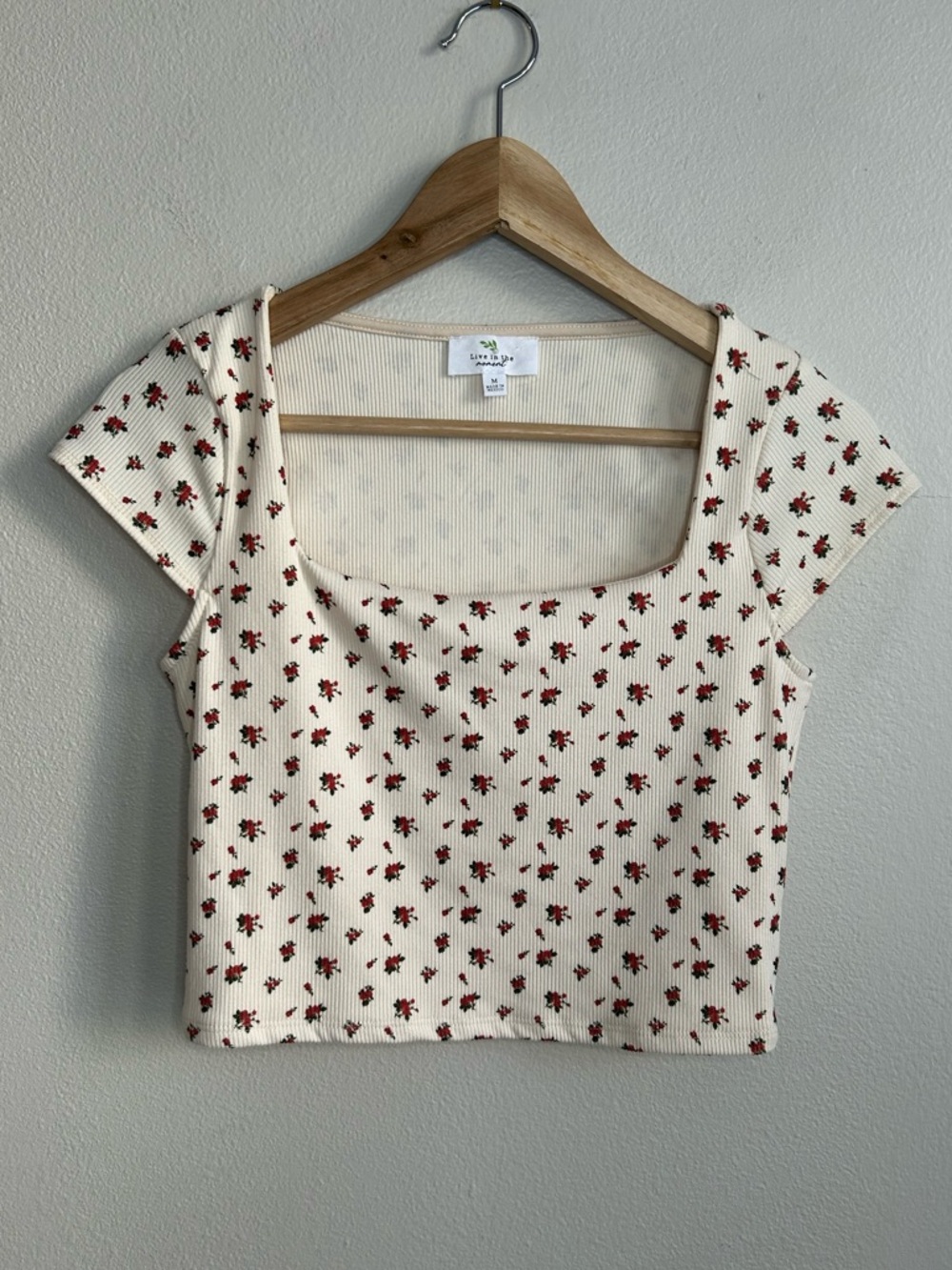 Live in the Moment Cream Red Floral Square Neck Cropped Short Sleeve TShirt Sz M
